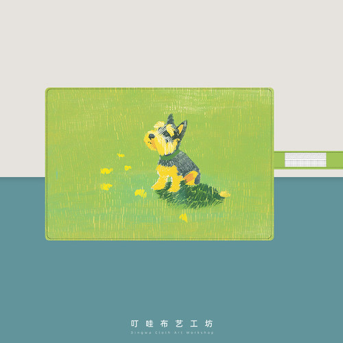 草地上的可爱狗狗笔帘定制