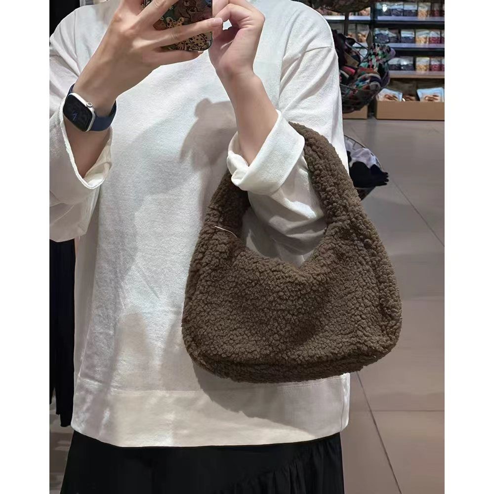 2025秋冬小众包女羊羔手提包新款休闲毛绒百搭托特通勤拎包水桶