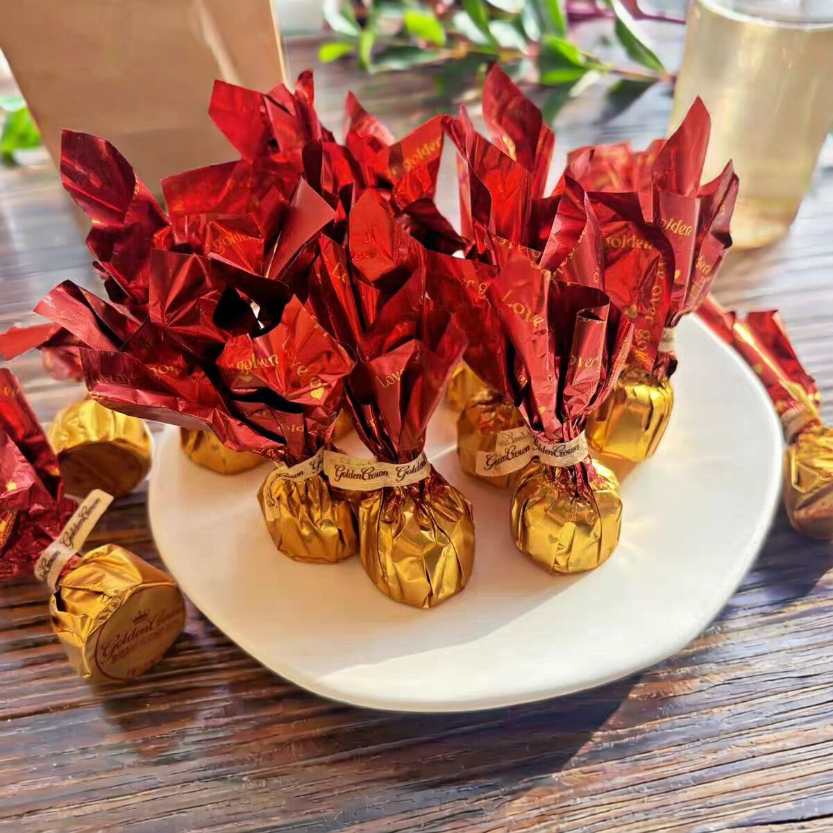 金冠单扭爱格利花型夹心巧克力个性糖果婚庆喜糖批发（代可可脂）