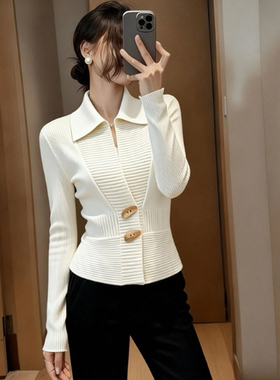 ROUMIKL设计感白色大翻领针织衫长袖女秋季新款时尚洋气别致纽扣