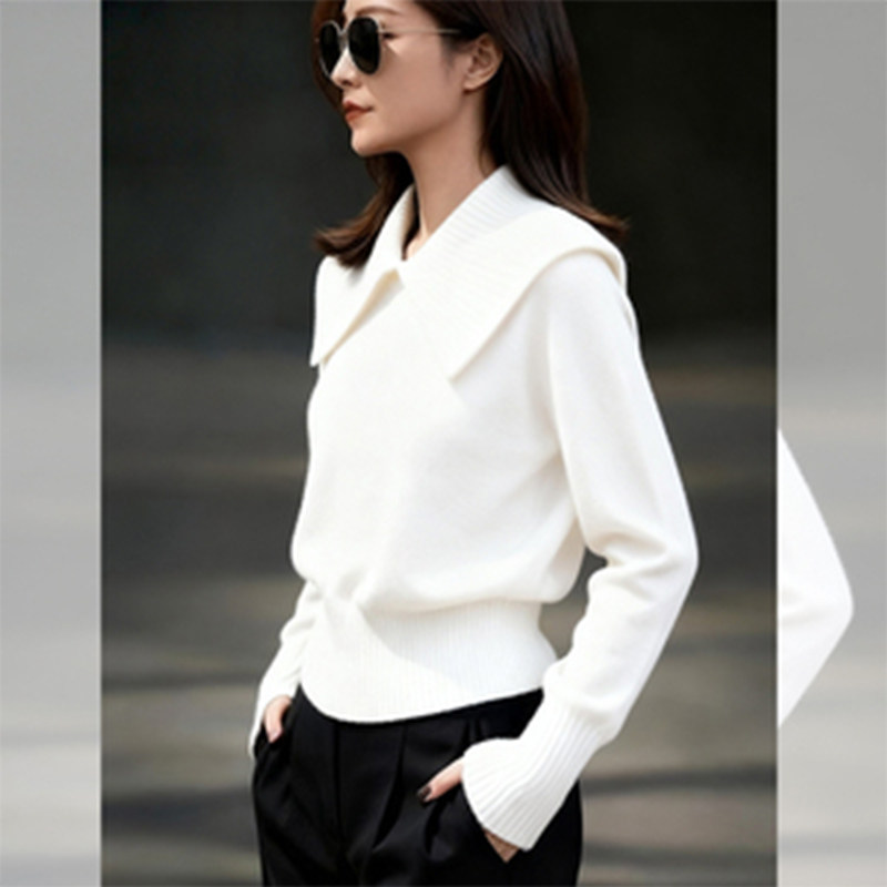 JOYIASS白色大翻领长袖针织衫女秋冬新款老钱风套头通勤毛衣设计