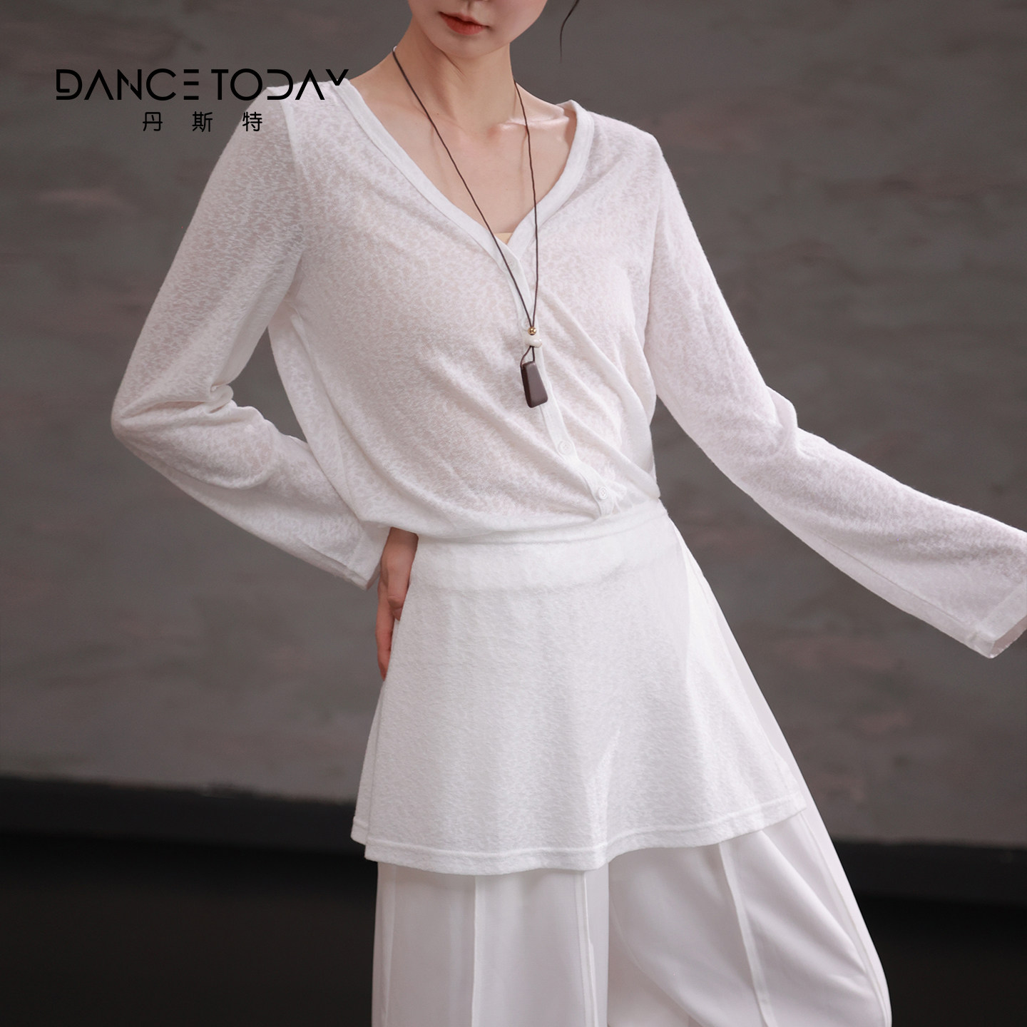 DanceToday白色长袖舞蹈服成人日常现代舞练功服上衣屁帘两件套装