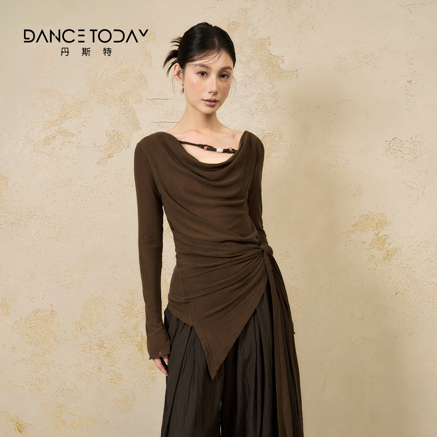 dancetoday不对称露肩长袖现代舞练功服女秋冬收腰舞蹈服日常上衣