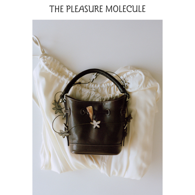 the pleasure molecule牛角桶包mini植鞣牛皮手提斜挎水桶包女