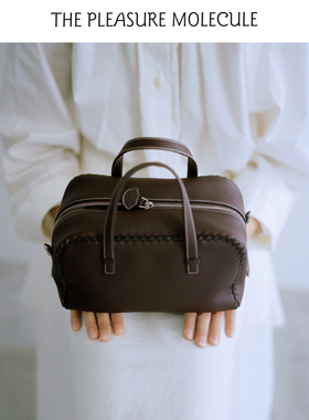 the pleasure molecule新款手工编织荔枝纹头层牛皮波士顿包斜挎