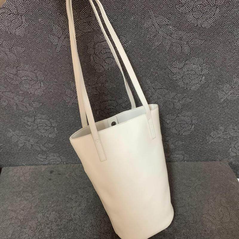 熙熙狸头层植鞣牛皮水桶包女包