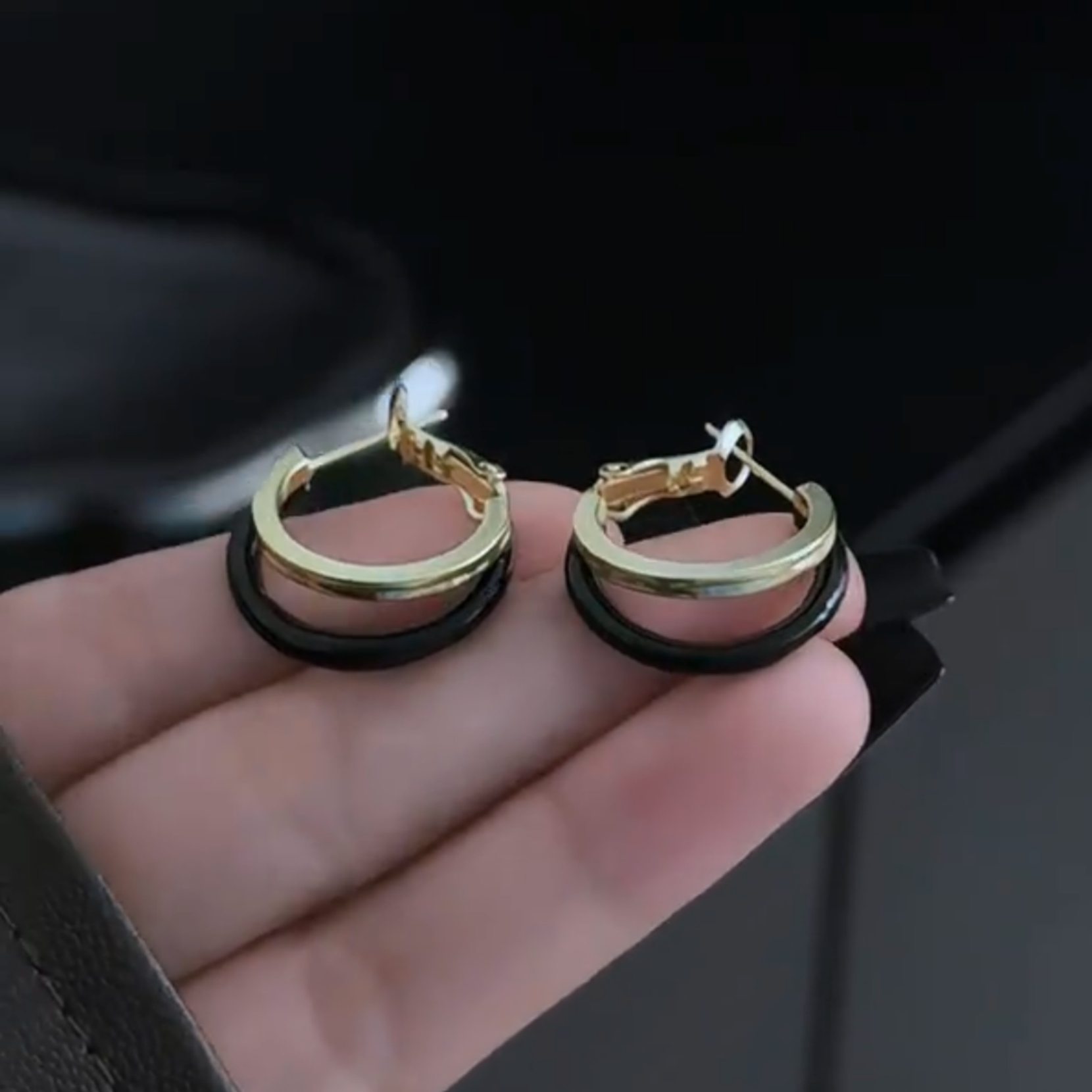 秋冬百搭简约黑金撞色圆环耳扣女