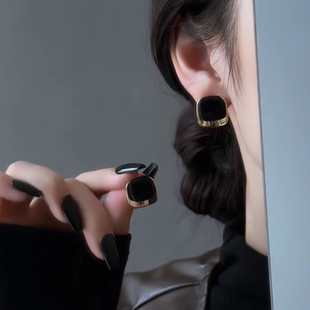 轻奢复古小众黑金撞色方形耳钉女高级感轻奢百搭几何耳环简约耳饰