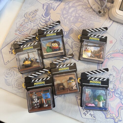 新品 名创优品MINISO小黄人摄像机不要停系列小世界挂件盲盒礼物