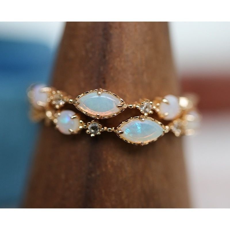 日系轻奢镀金戒指女款宫廷复古轻奢仿欧泊蛋白石镂空花纹活口