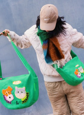 SIF MERMER原创秋冬毛巾刺绣猫狗多巴胺绿卡其色大容量斜挎袋鼠包