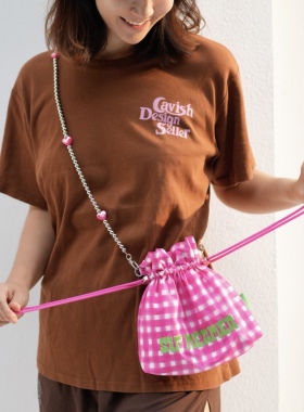 SIF商店新款原创森系格子字母刺绣抽绳单肩斜挎手提手机迷你包