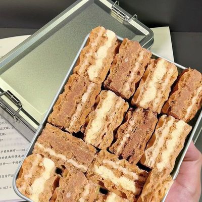 榛子味威化饼干铁盒装