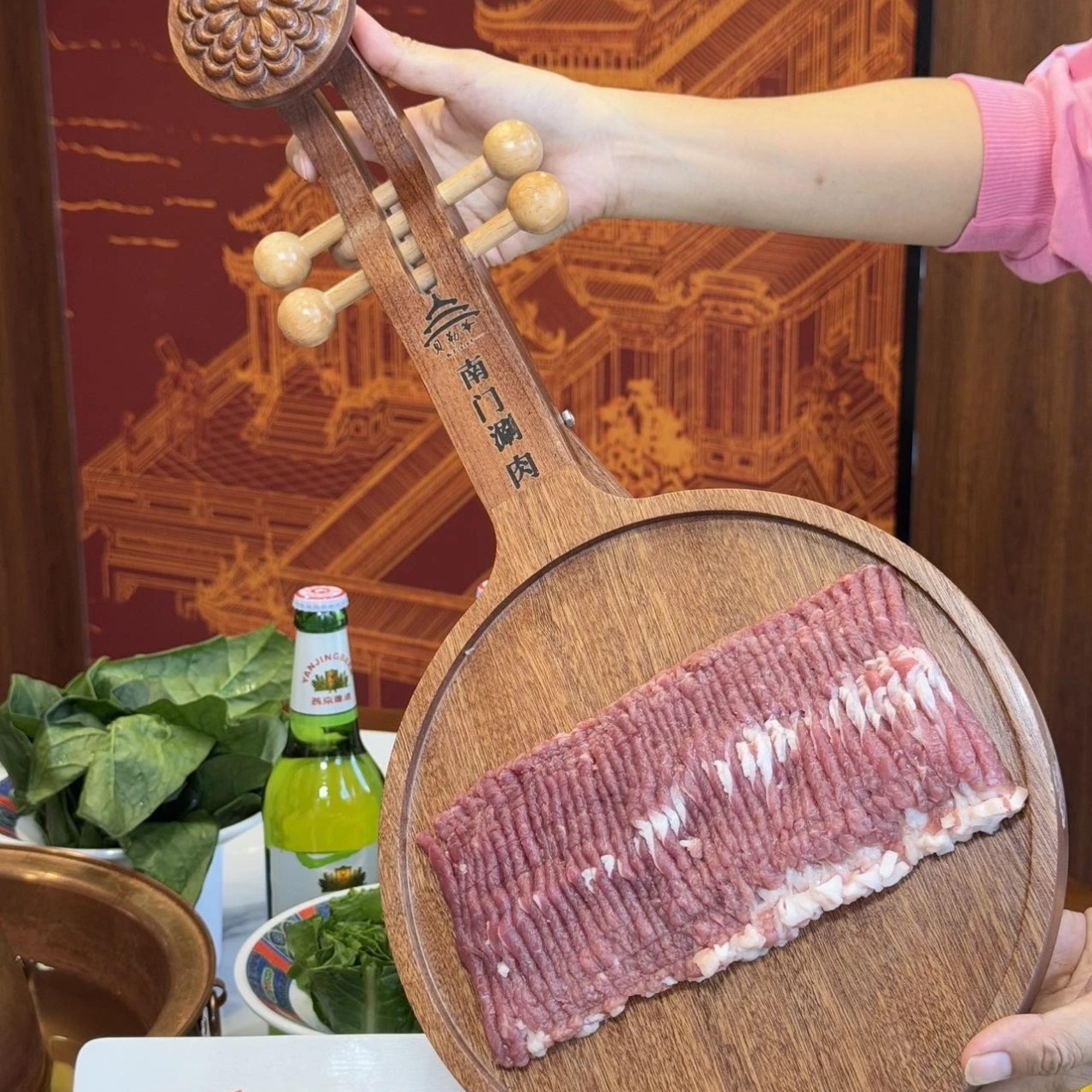 网红实木琵琶造型老北京火锅涮肉手切羊肉鲜创意牛立式盘子子餐具