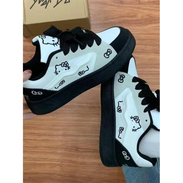 超火厚底板鞋女款2025新款秋季小白鞋chic百搭鞋子撞色拼接面包鞋