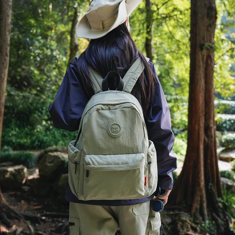 加拿大lu运动登山包大容量轻便户外旅行包健身双肩背包女学生书包