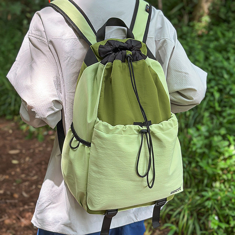 加拿大双肩包女轻便户外健身徒步登山包运动旅游背包防水学生书包