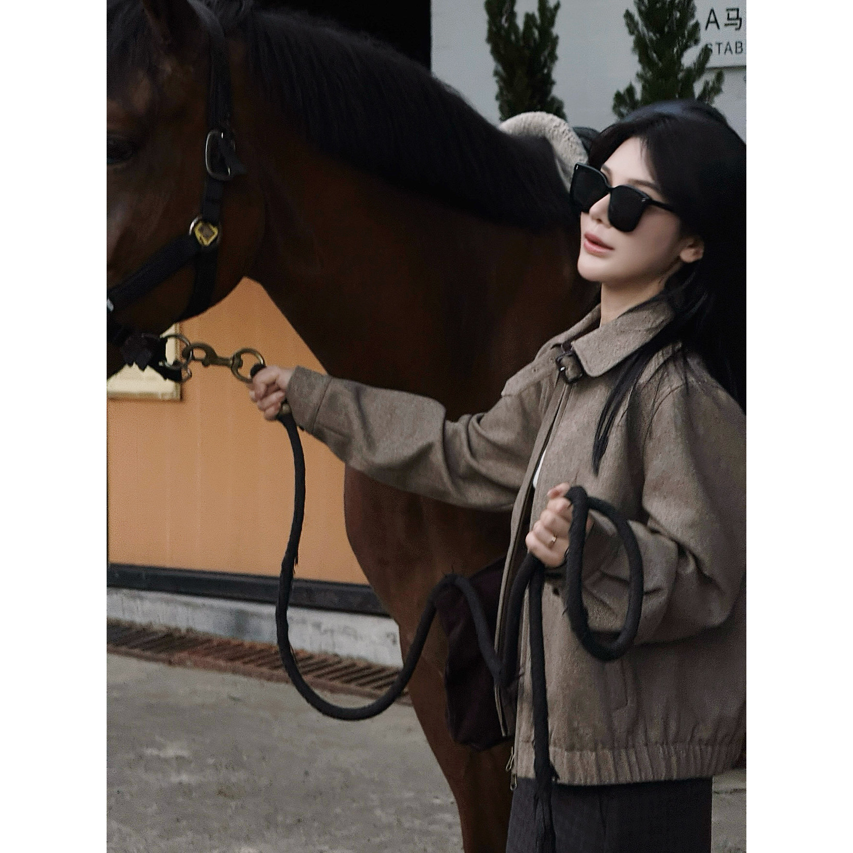 “老钱名家”斜纹羊毛翻领浮雕复古典藏外套 OFLAMLAM M25W8043