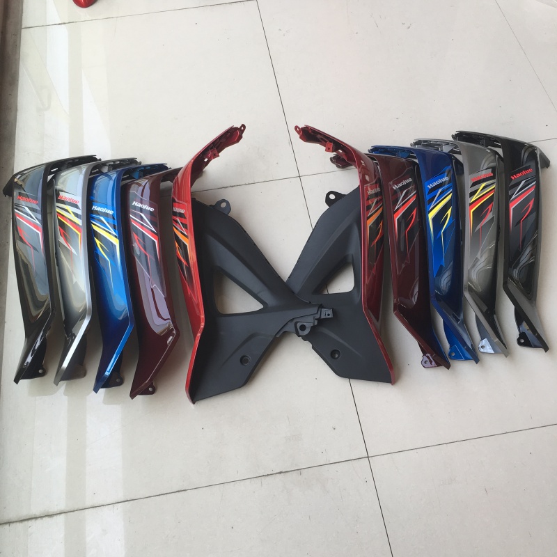 适用豪爵HJ110-6-6A/UD110弯梁摩托车挡风板护腿板挡风罩护板外壳