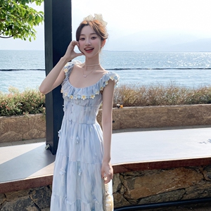 法式蓝色立体花朵独特雪纺连衣裙女2025夏季新款气质方领吊带裙子,耳钉搭配穿搭气质图片