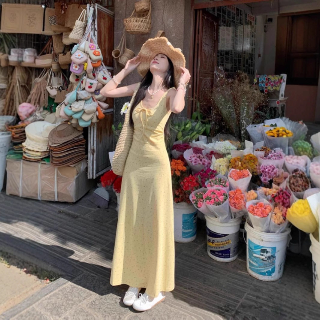 多巴胺黄色碎花吊带连衣
