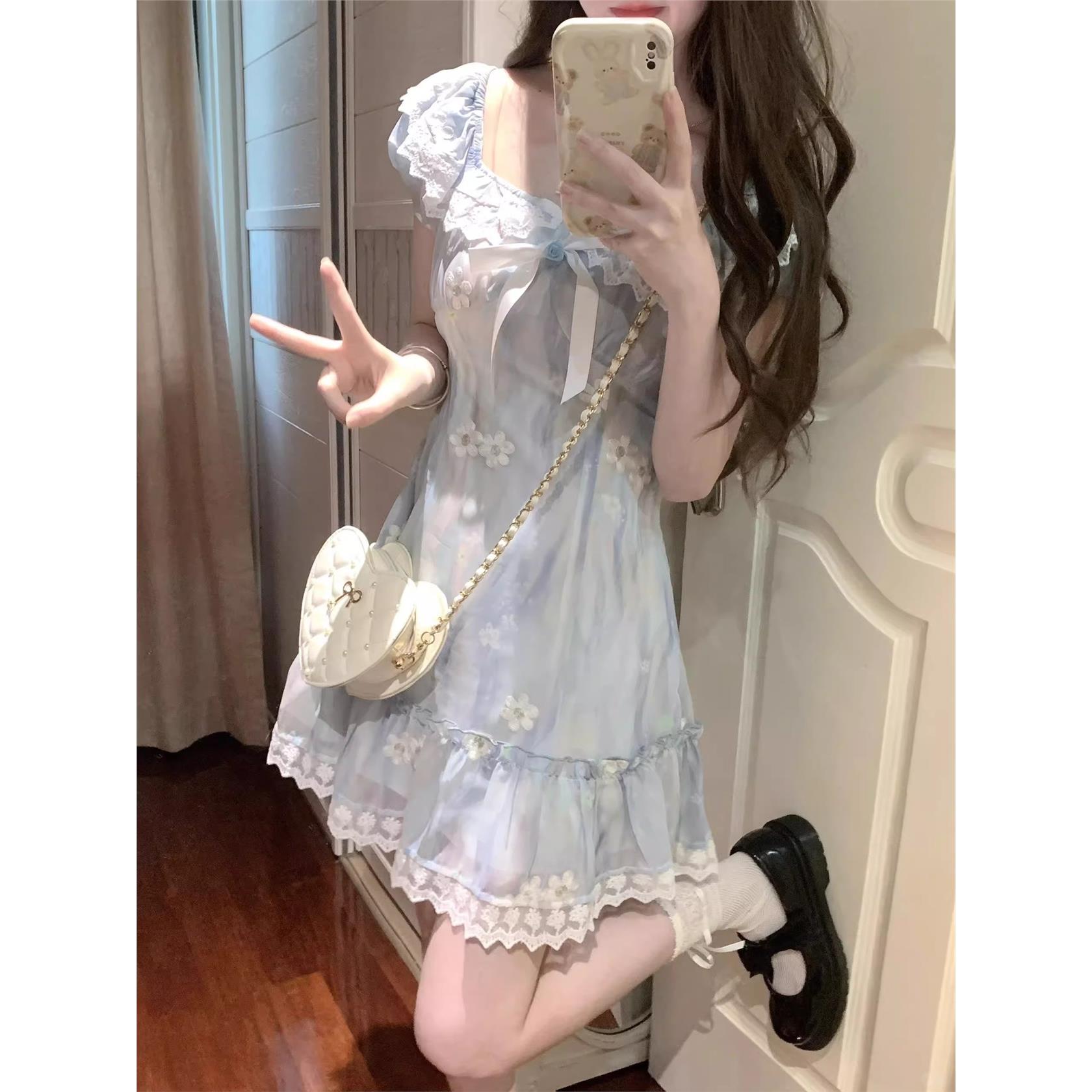 学院风蕾丝拼接蓬蓬裙女