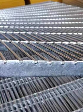 鸽舍扁铁地网钢格栅板鸽棚猪牛羊狗笼踩人地网自建鸽棚地网镀锌