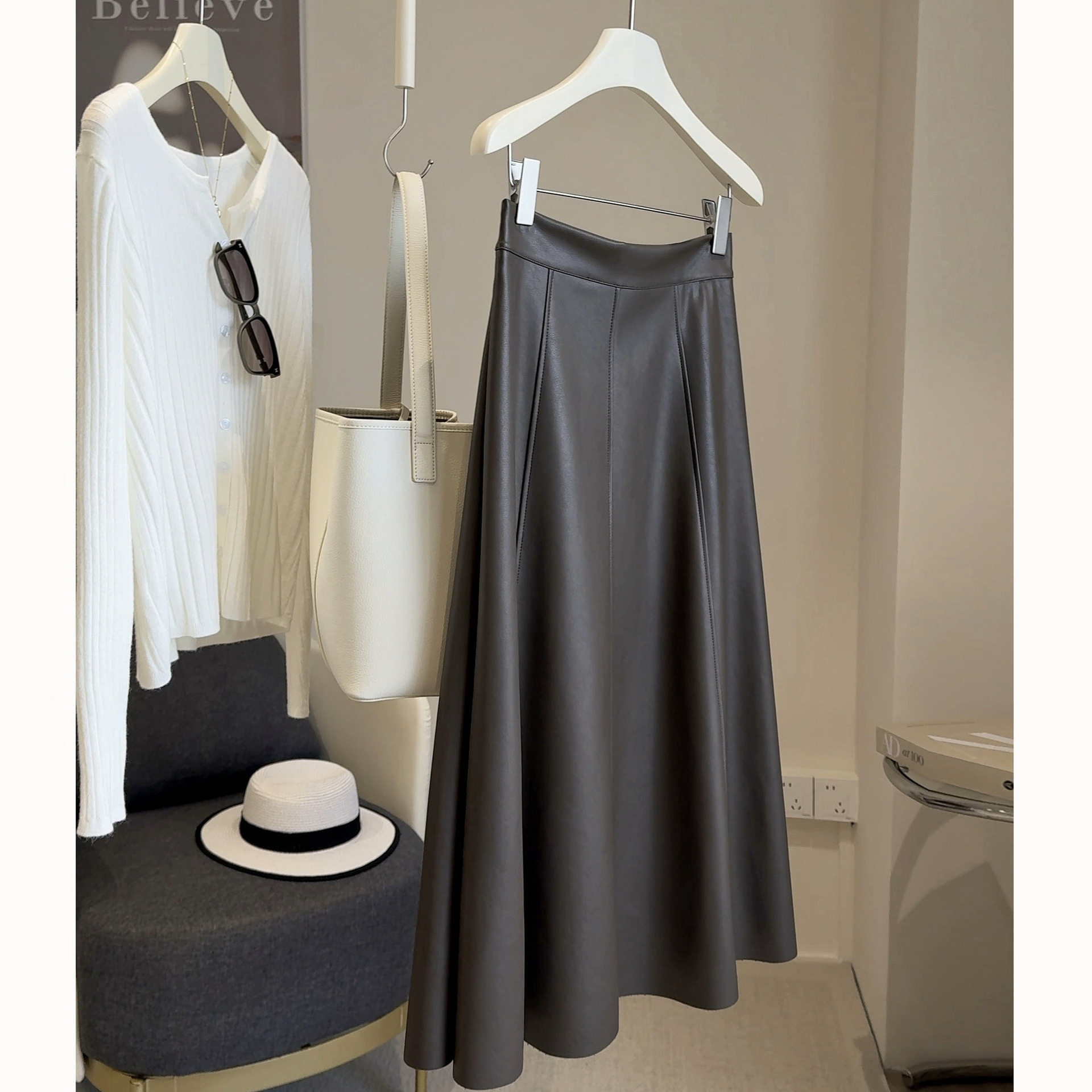 高端pu半身裙女2025秋季新款高腰A字皮裙垂感中长款内搭打底伞裙