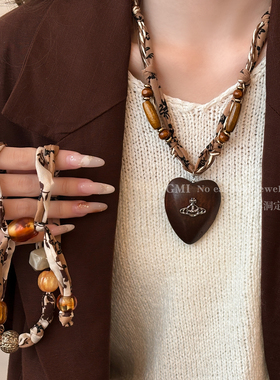 咖色爱心西太后丝带项链女士秋冬小众高级感毛衣链时尚气质卫衣链