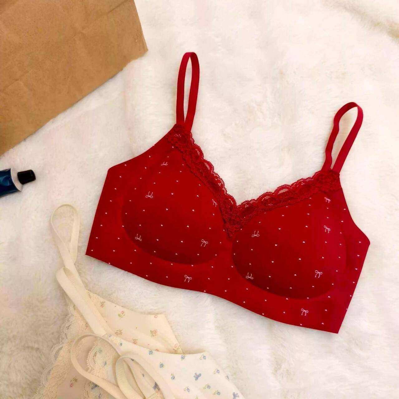 红色内衣女小胸聚拢无痕本命年防下垂收副乳蕾丝结婚新娘文胸套装