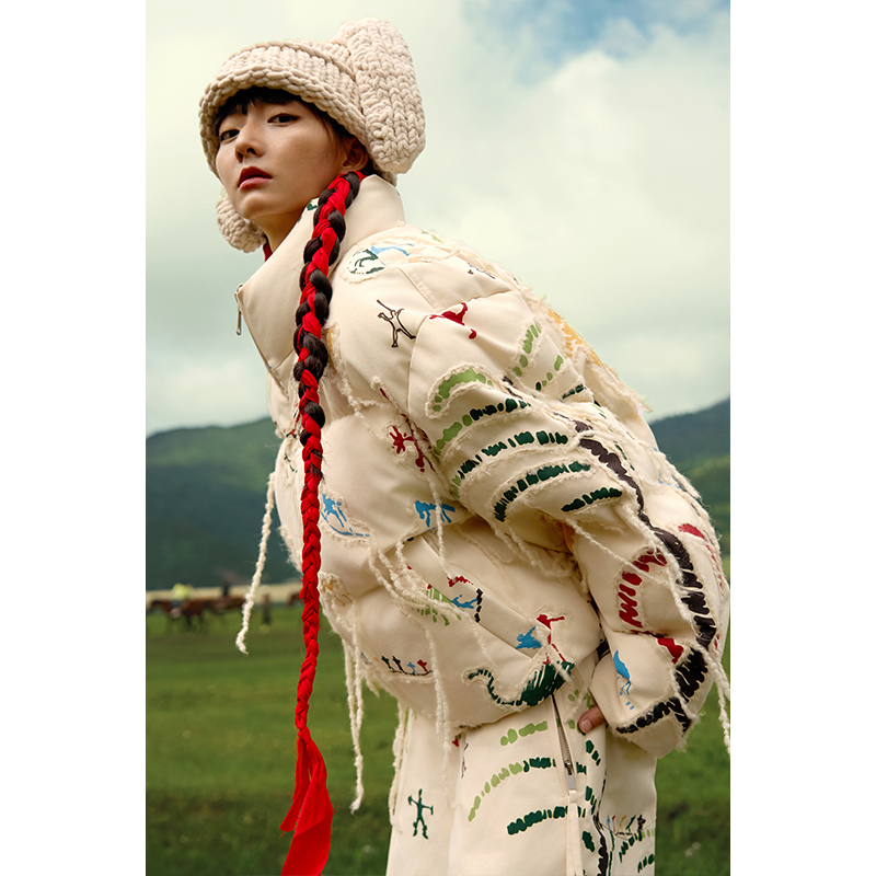 ANGEL CHEN陈安琪 AW24 云南沧源崖画印花圈圈纱盘带绣羽绒服