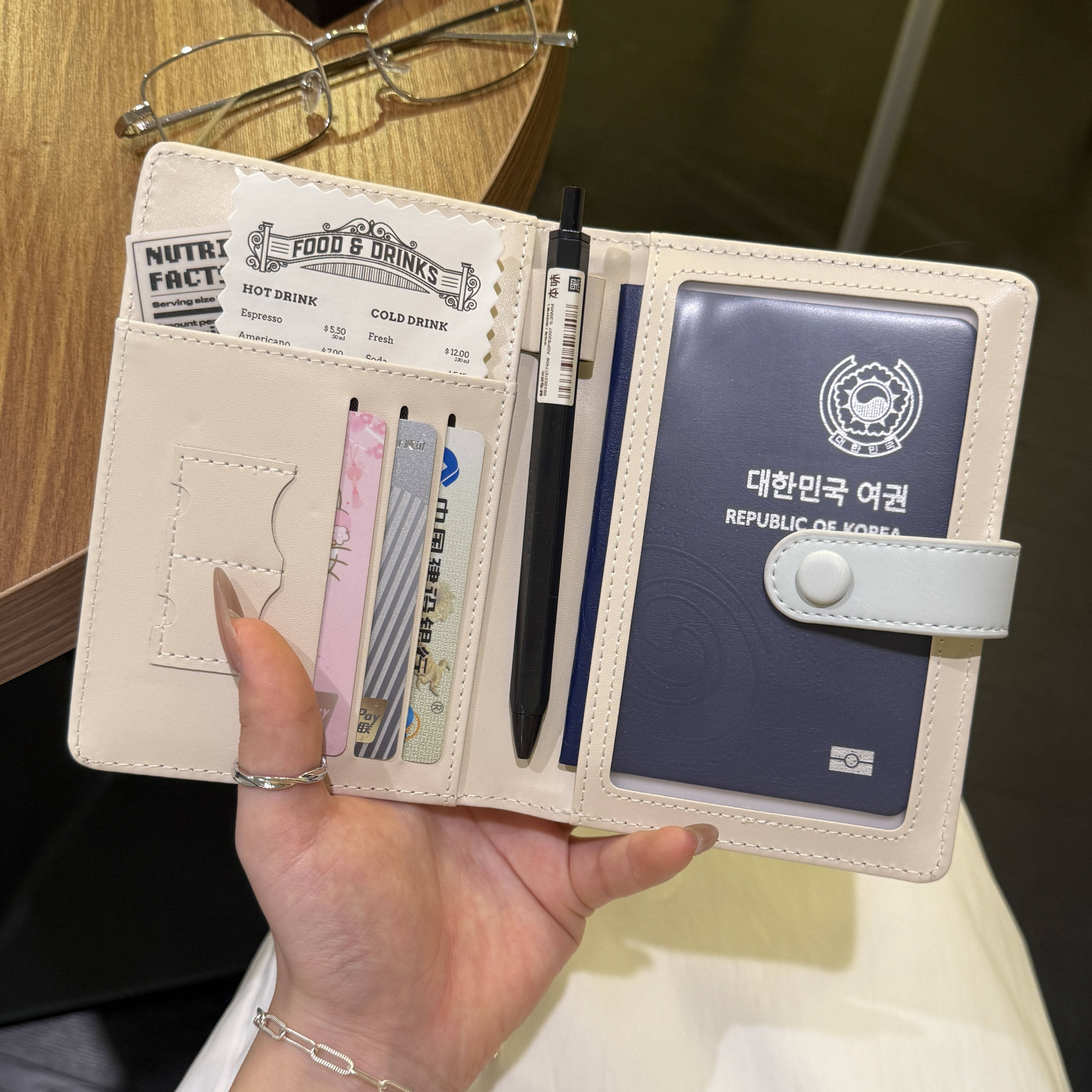 创意小狗高颜值护照夹女出国旅行卡包证件包机票银行卡收纳保护套