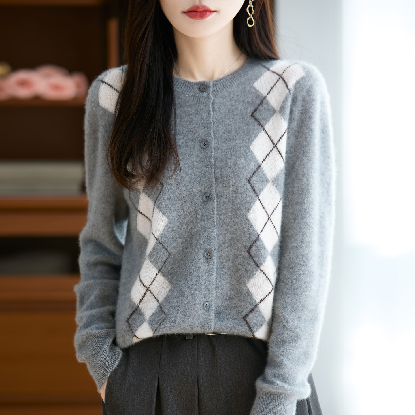 秋冬季新款圆领菱形格100%纯羊毛开衫女宽松针织毛衣外套拼色上衣图片
