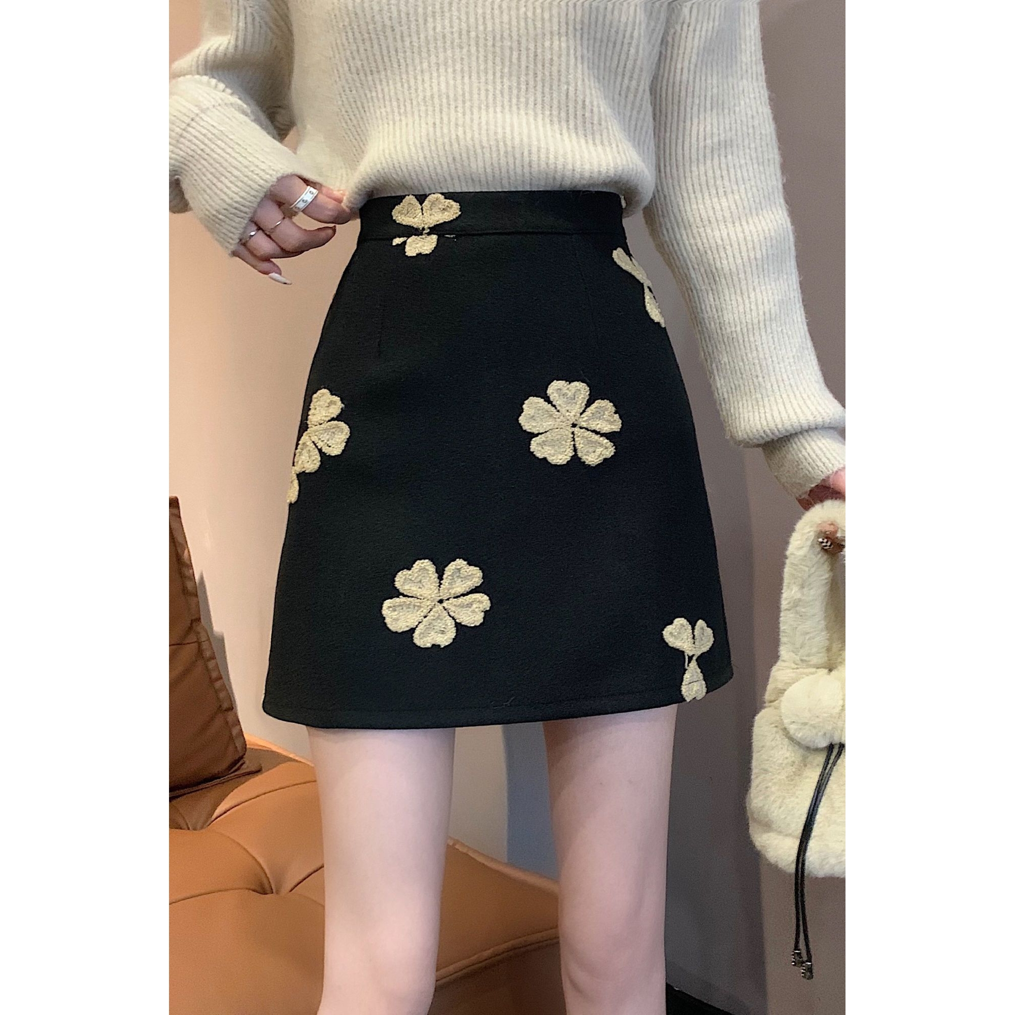 黑色刺绣毛呢半身裙女装秋冬季2024新款小个子高腰显瘦A字短裙子