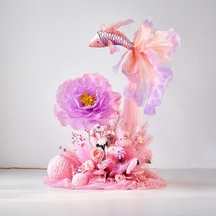 服装店铺新年装饰春节门店氛围布置锦鲤挂饰橱窗花艺场景冬季美陈