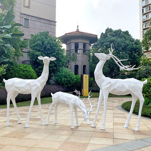 户外花园林景观大型梅花鹿玻璃钢仿真动物抽象雕塑摆件美陈装 饰品