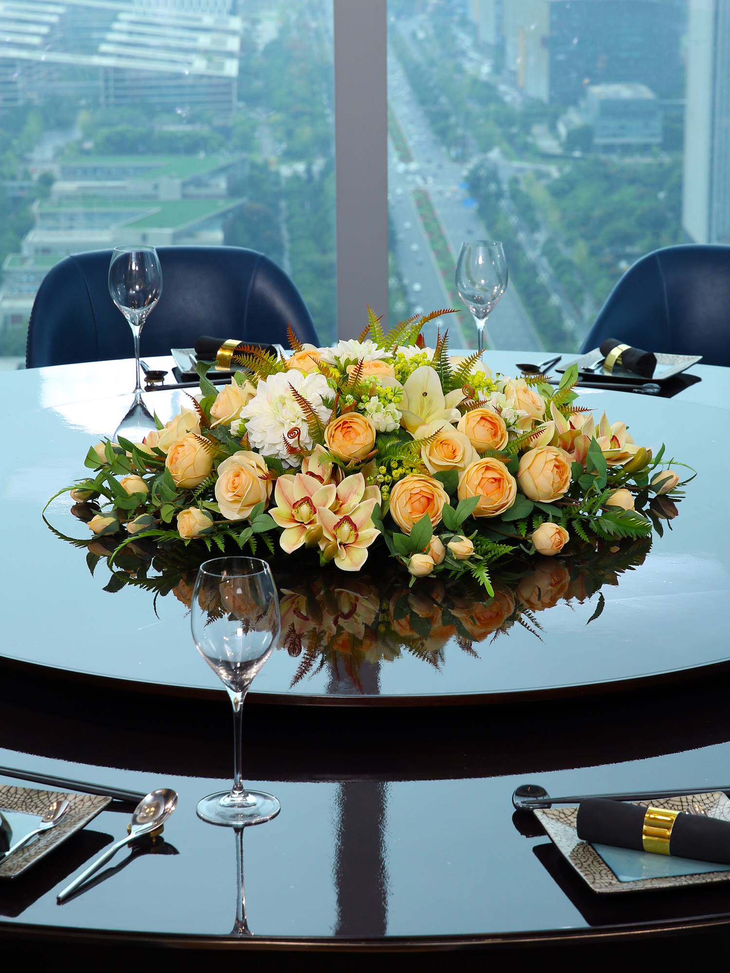 餐桌转盘桌花摆花酒店中间摆件餐厅仿真花饭店圆餐桌装饰花新款
