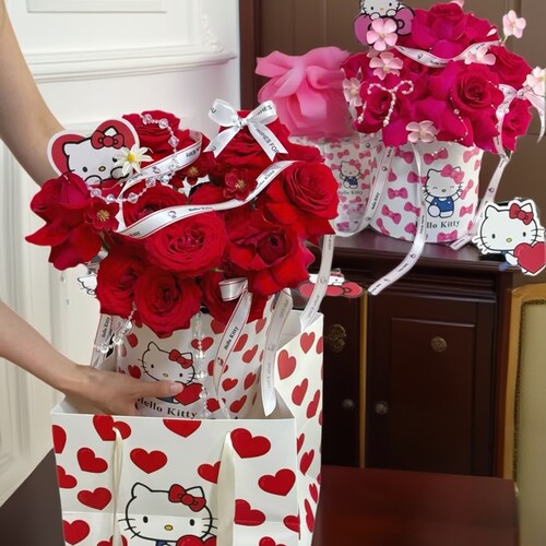 hellokitty抱抱桶花束包装桶礼物