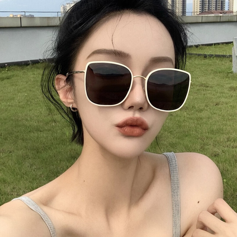 大框墨镜女2023新品奶茶色圆脸显瘦可配有度T数偏光开车眼镜