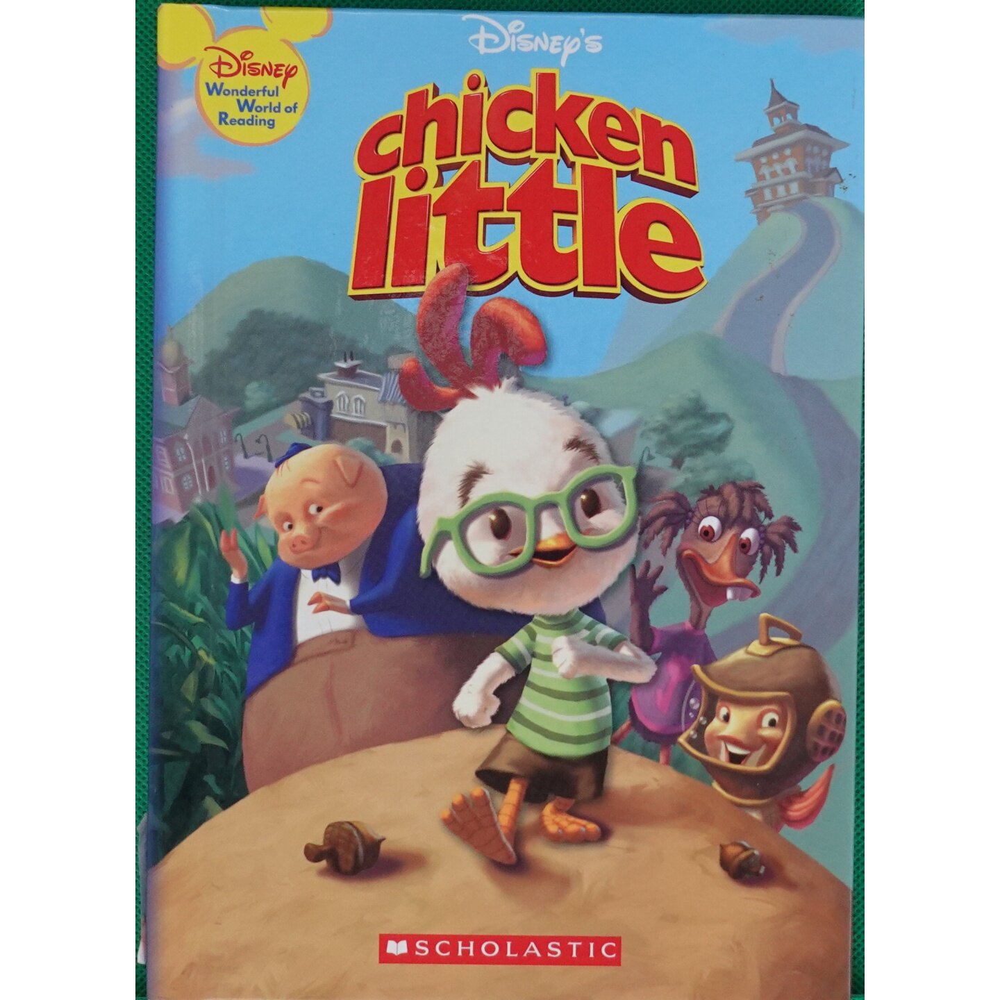 迪士尼奇妙阅读世界原版书ChickenLittle英语绘本适合36岁亲子共读通过小鸡利特尔的故事教会孩子不要轻信谣言勇敢面对挑战画面 - 实物图