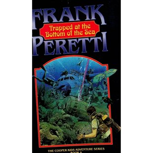 库珀孩子冒险系列原版书英语青少年Trapped海底探险小说讲述莉拉被困装满秘密武器的飞机底部父亲杰克博士和记者米根在太平洋岛