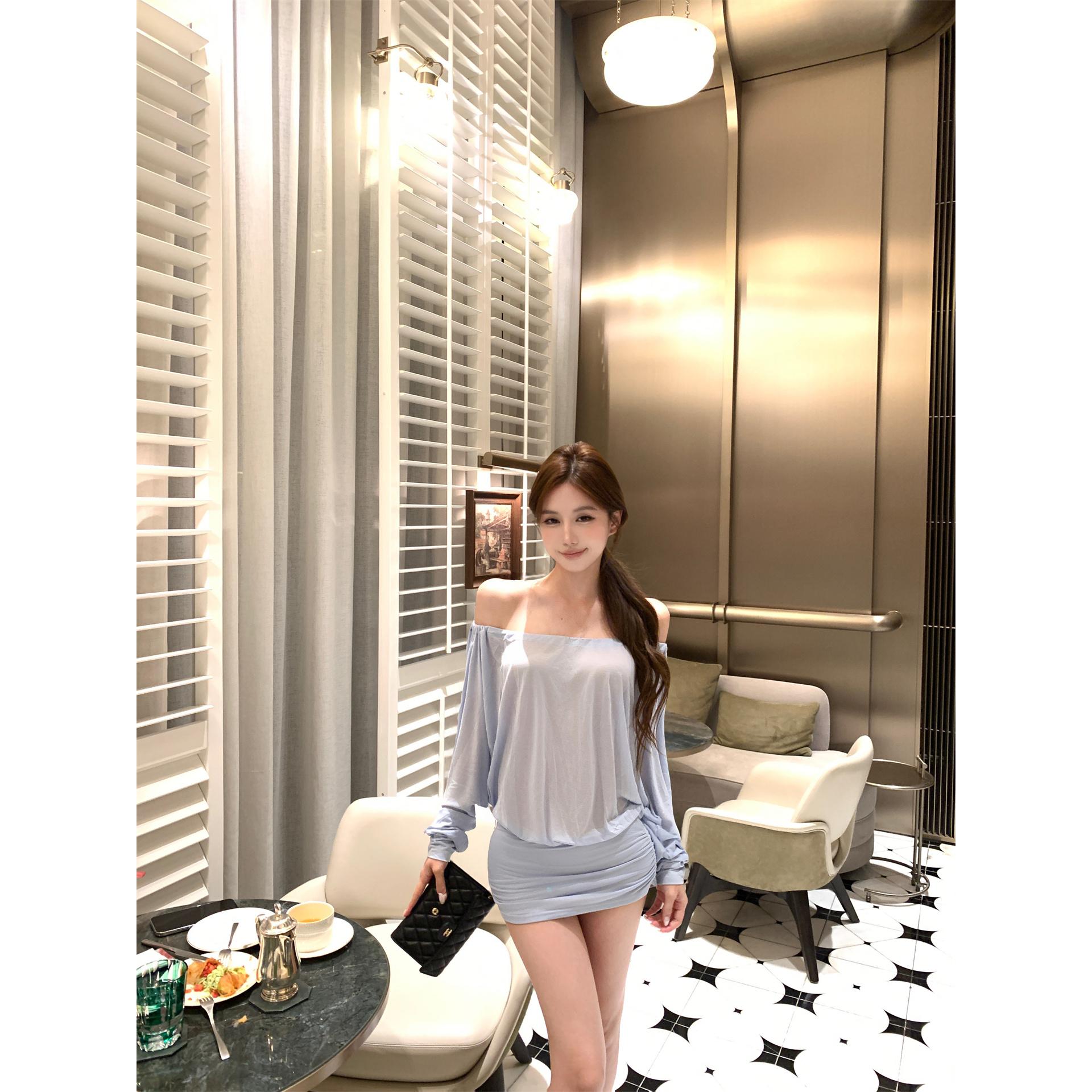 蓝色一字肩长袖连衣裙女秋季显瘦收腰裙子蝙蝠袖纯欲辣妹包臀短裙