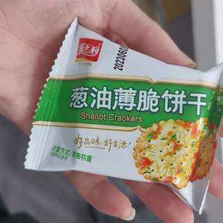 嘉士利葱油薄脆饼干办公室零食休闲零食大礼包箱装80小包约2斤