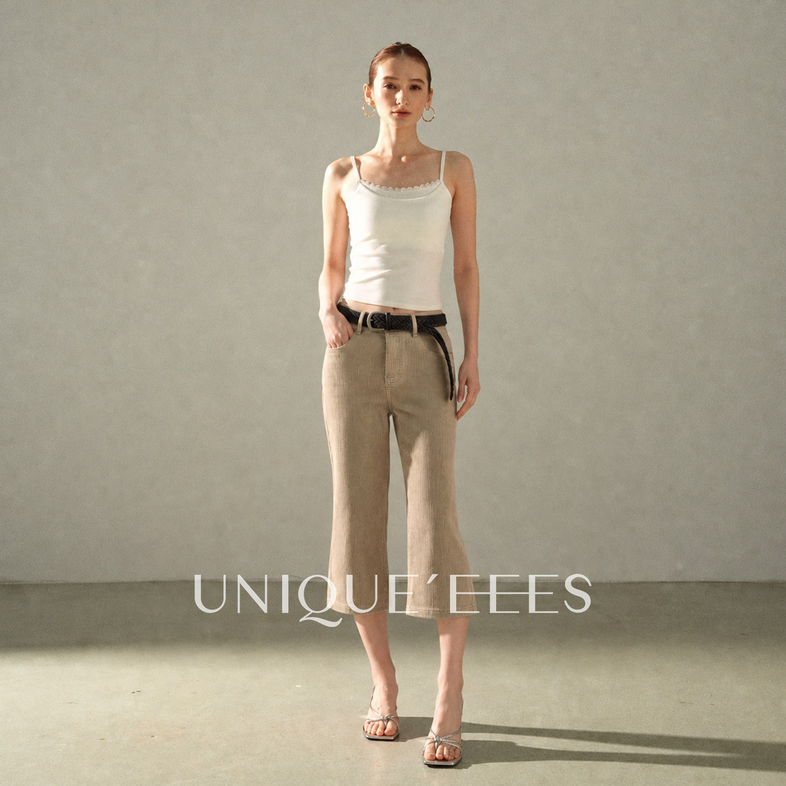 尢壹/UNIQUE'EEES【时髦精】时尚中腰灯芯绒七分喇叭裤U6314420