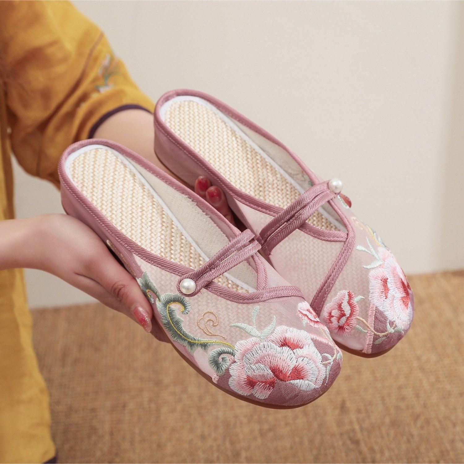 【花柔】2024夏季新品老北京绣花鞋古风刺绣低跟女鞋透气网纱鞋女