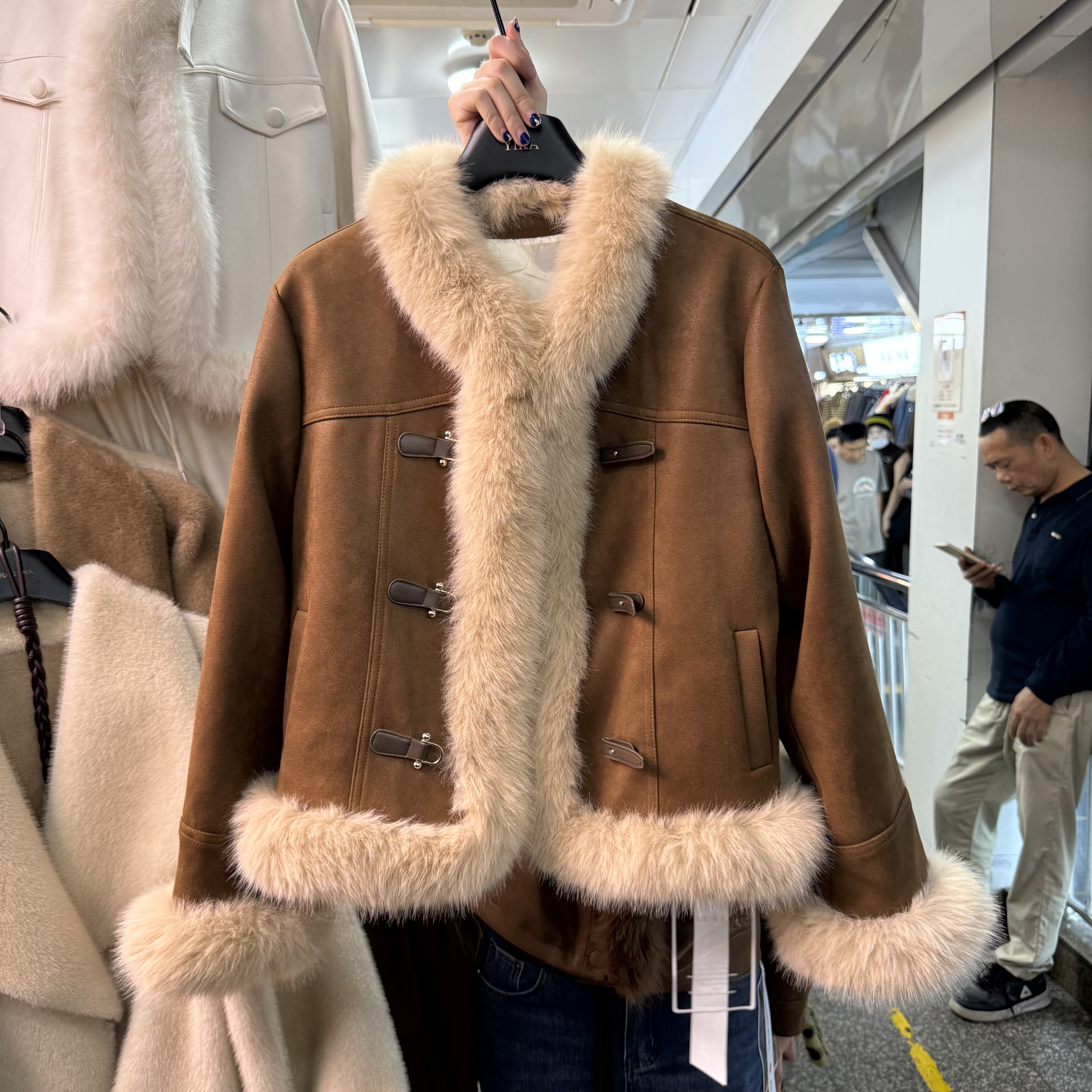 年轻款防狐狸毛领麂皮绒加厚外套2025秋冬新款洋气皮草保暖上衣女