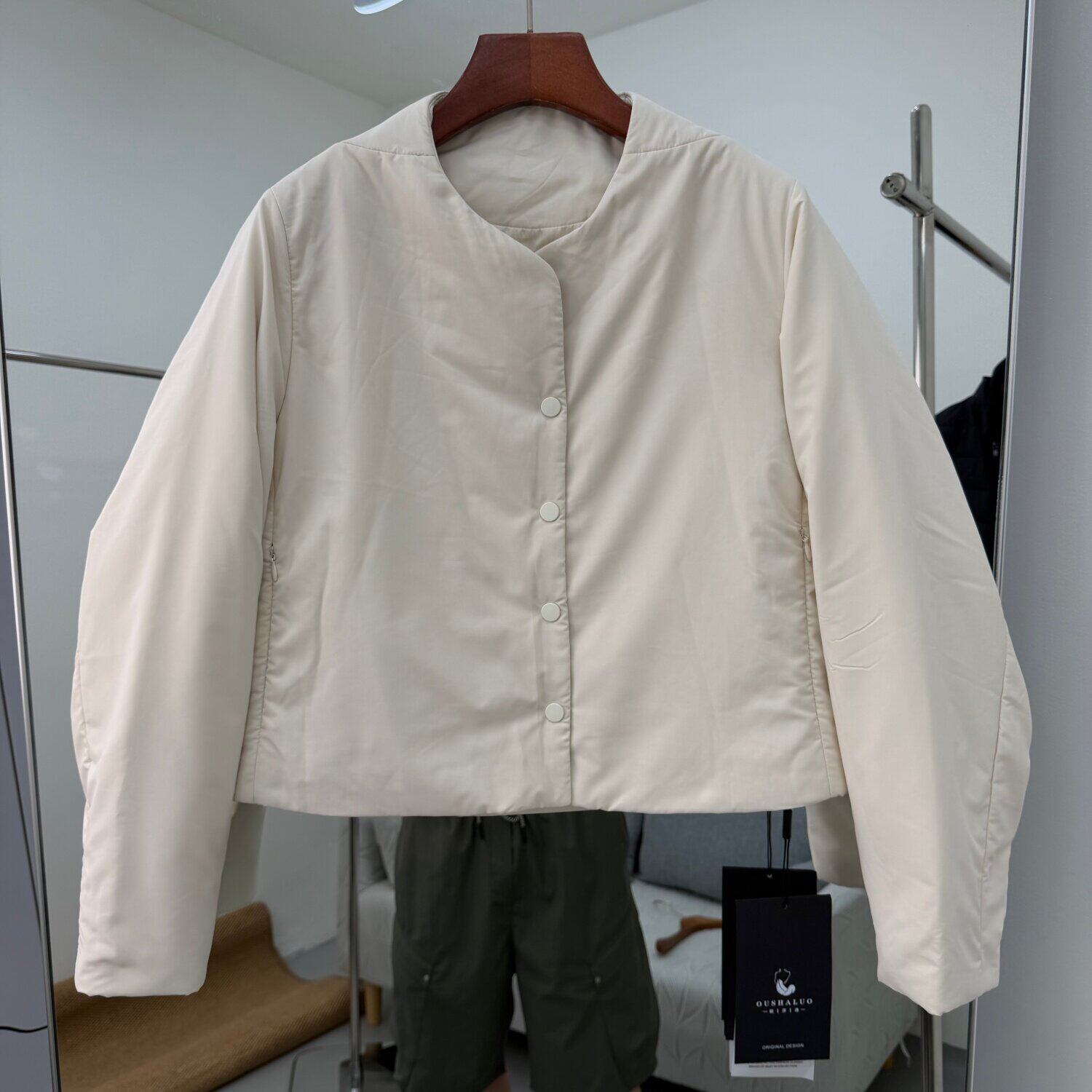 欧莎洛26W209极简风圆领短款棉服女轻薄保暖百搭宽松减龄外套秋冬