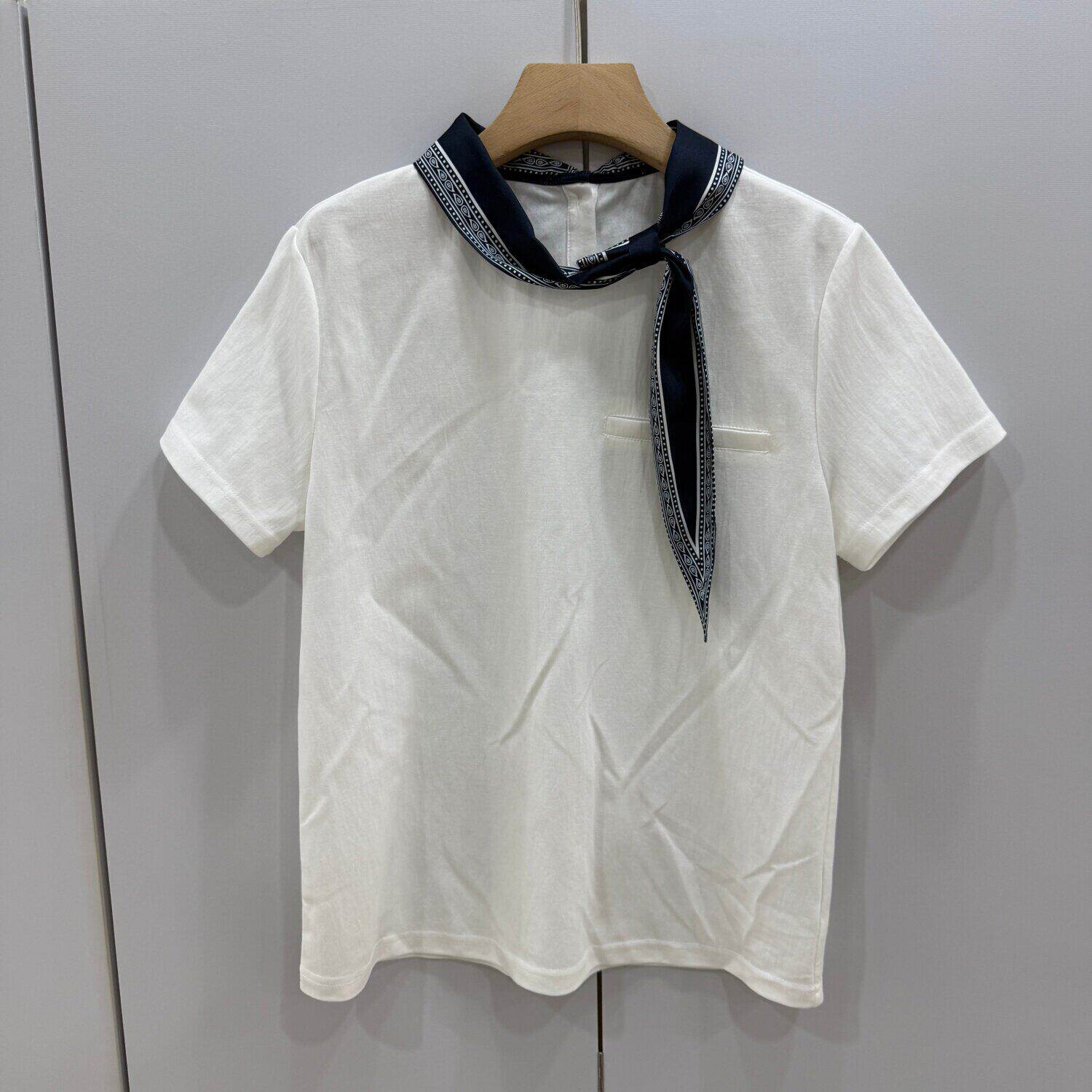 37072欧洲站2026春夏时尚后两粒扣丝巾圆领口袋天丝棉短袖T恤上衣