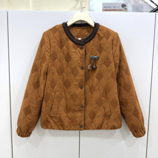 依米莎26A021欧洲站2026春撞色立领樱桃胸针菱形格休闲短外套女