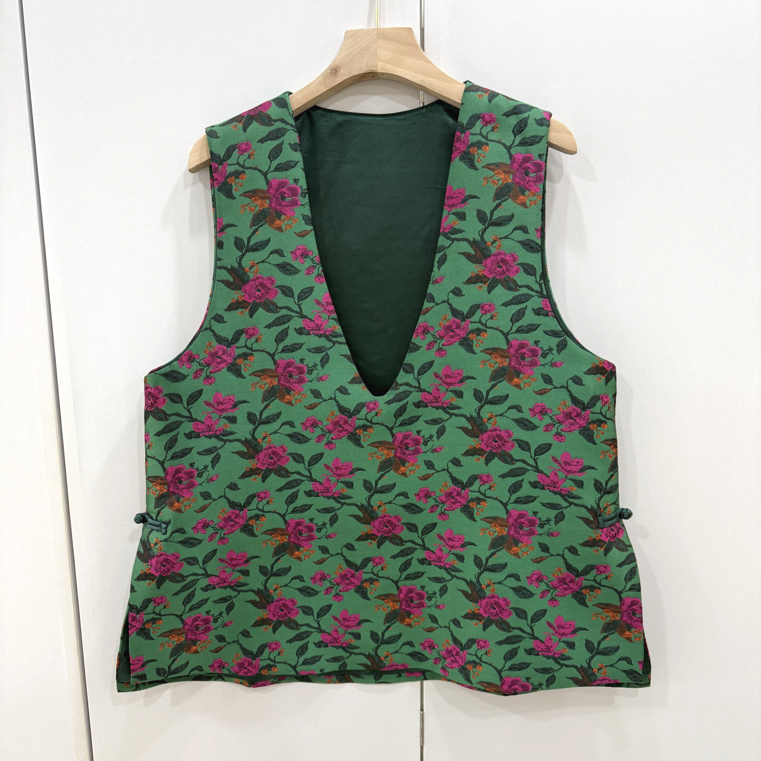 26736欧洲站2026春新款时尚轻奢大V领满身花朵提花莱赛尔国风马甲